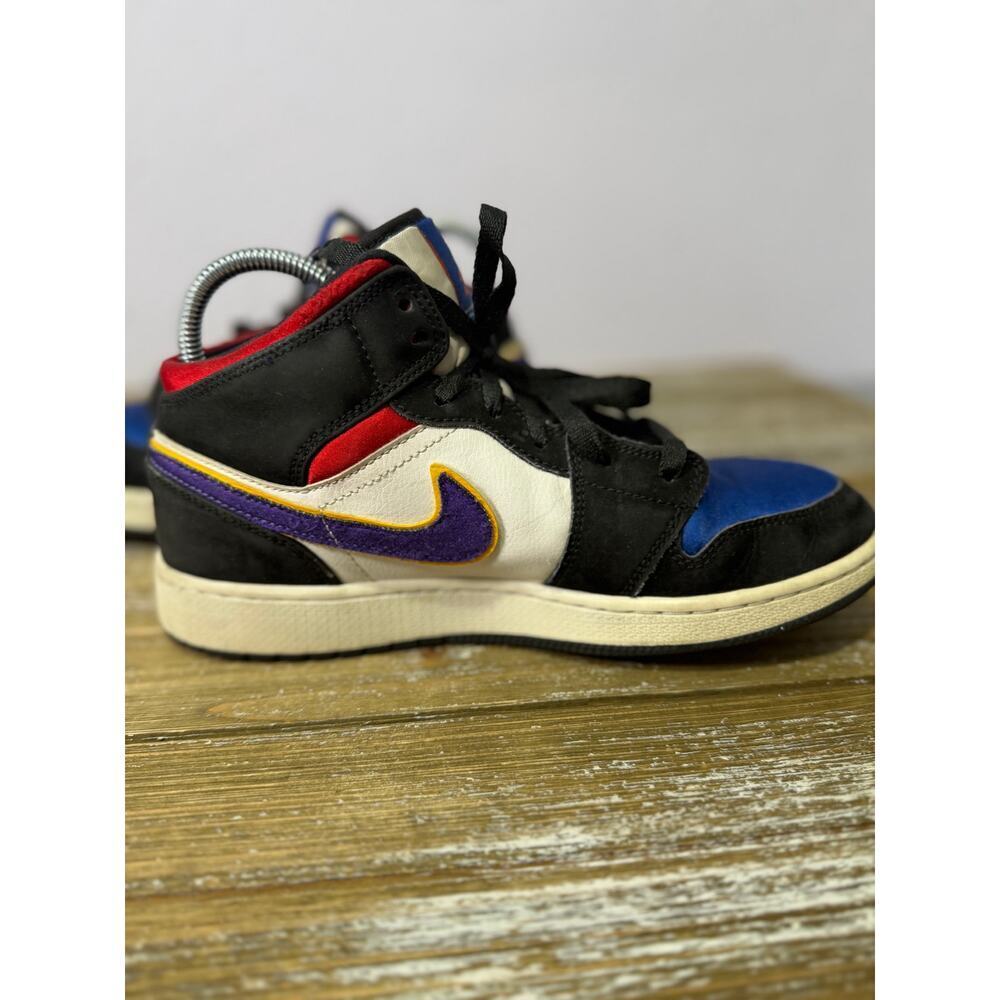Nike Air Jordan 1 Mid SE RIVALS Lakers Top 4 2019 Size 6.5Y Kids BQ6931-0005 - Picture 4 of 9